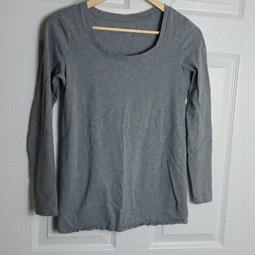 Thyme Maternity Long Sleeve Gray Tshirt Size Medium